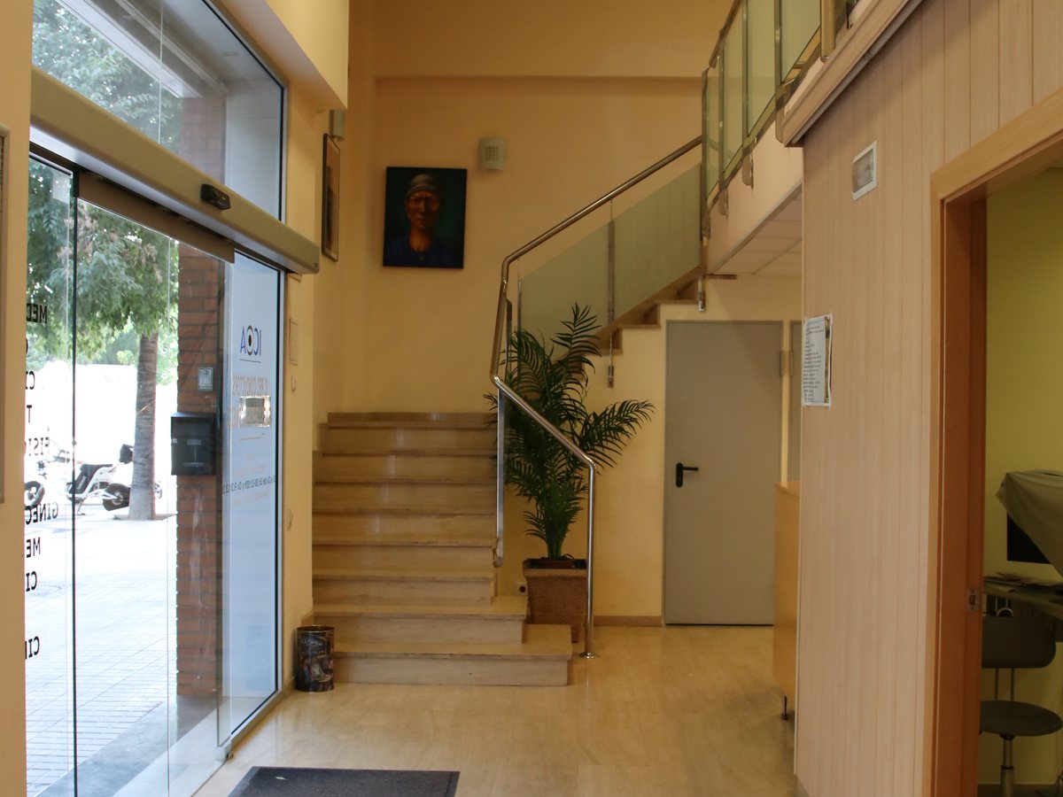 Entrada de la Policlínica ICOA